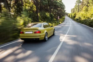 voiture qui accélère